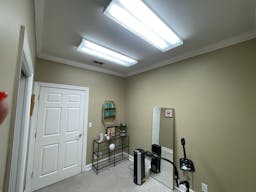 Beauty/wellness space for lease in excellent location! - Image 0