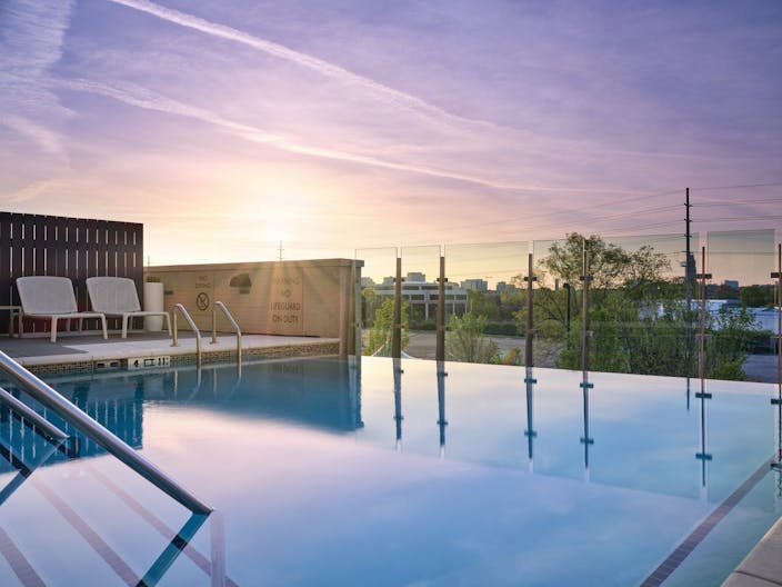 Vibrant Nashville Meeting Space - Image 2