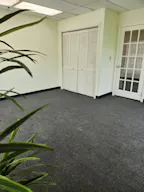 Doral unique office space with spectacular lake views - Image 8