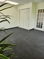 Doral unique office space with spectacular lake views - Image 8