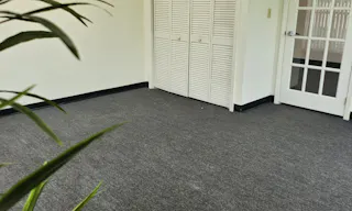 Doral unique office space with spectacular lake views - Image 8
