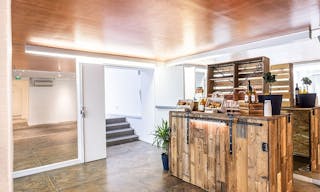 Superb Creative Space in Le Marais - Image 10