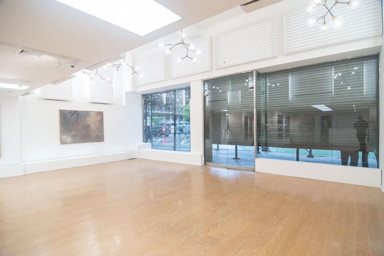 Gorgeous Midtown Gallery Retail Space - Image 2