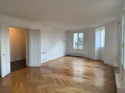 7th Arrondissement Showroom - Image 9