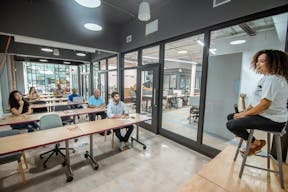 Huge & Cozy Conference Room in Miami - Image 5