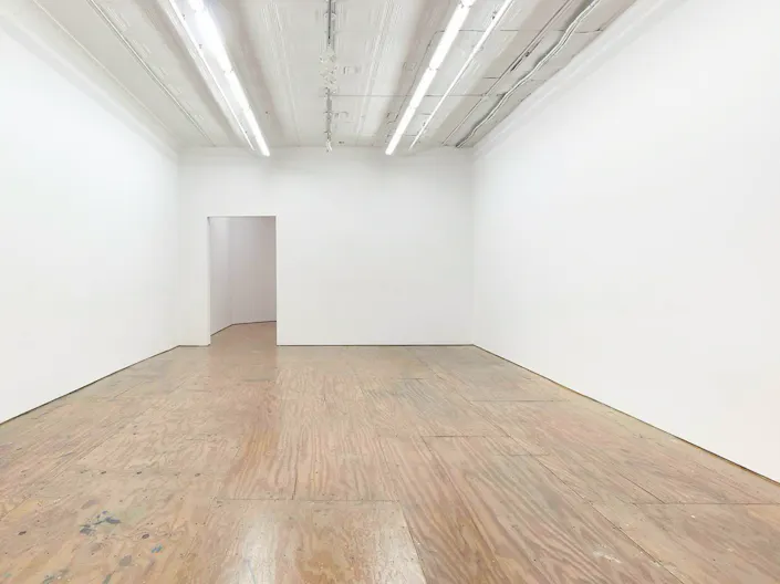 Sleek Storefront Gallery & Event Space in Prime Tribeca Art District - Image 3