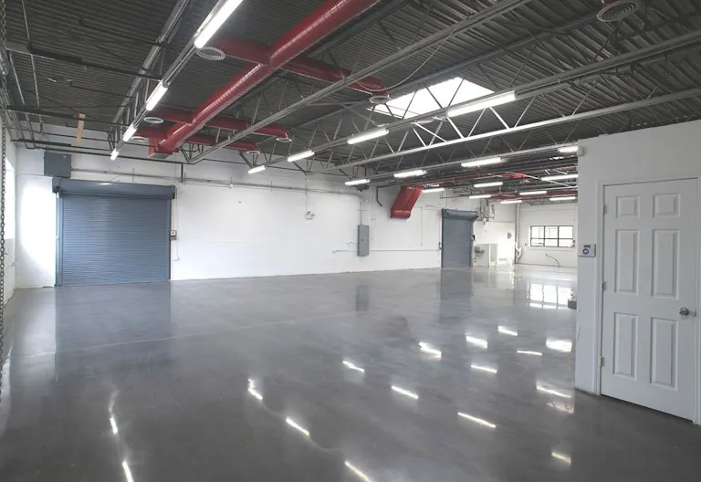 Versatile industrial property - perfect for your business needs - Image 1