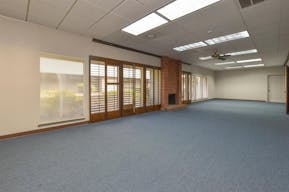 Clean Office Space - Image 2