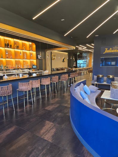 Full service restaurant and bar available for daily or weekly events - Image 4