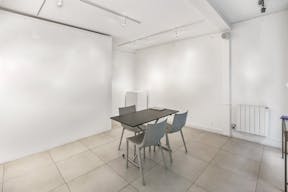 Lovely Boutique Shop in Le Marais - Image 1