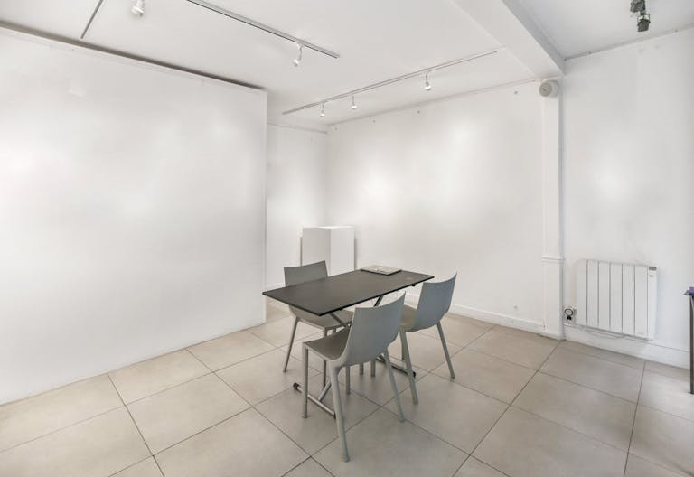 Lovely Boutique Shop in Le Marais - Image 1