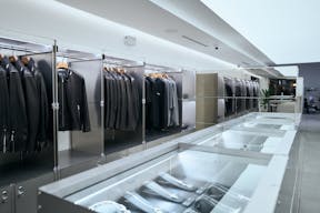 Storefront space available - Image 0