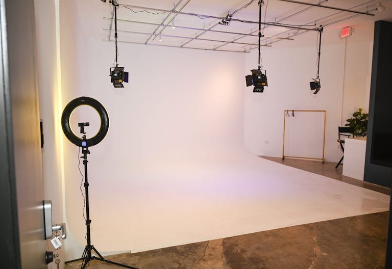 Studio 1 + Private Parking Lot - Image 0