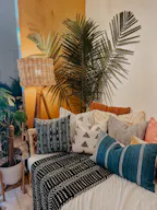 Plant-filled Community Space in the Marina District - Image 14