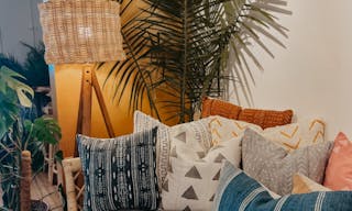 Plant-filled Community Space in the Marina District - Image 14