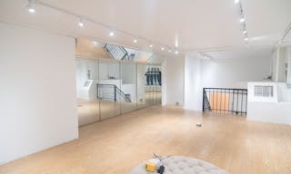 Gorgeous Midtown Gallery Retail Space - Image 4