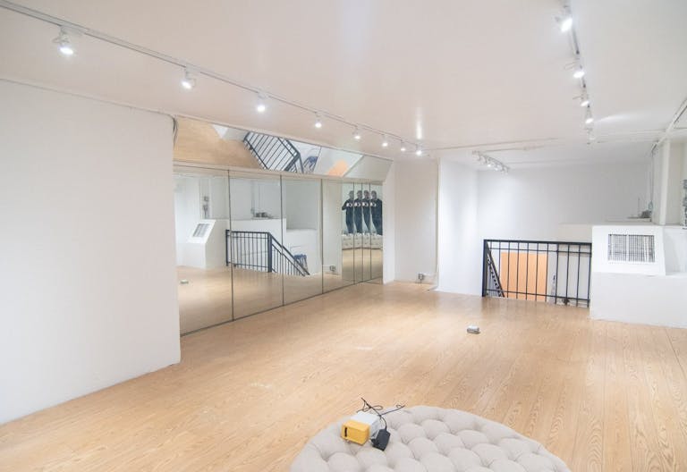 Gorgeous Midtown Gallery Retail Space - Image 4