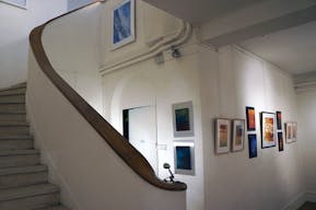 Sophisticated Gallery near Le Bon March� - Image 9