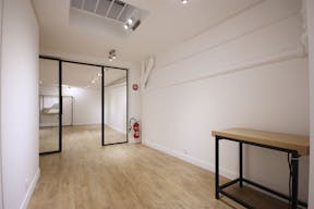 White box Pop Up Boutique Rue Debelleyme - Image 6