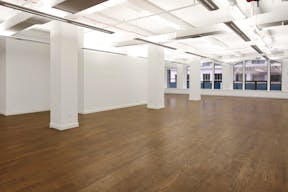 Showroom in Busy Midtown - Image 4