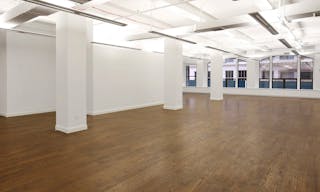 Showroom in Busy Midtown - Image 4
