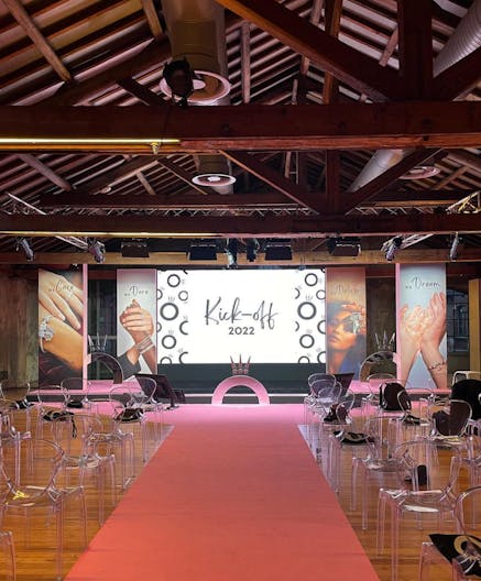 Biplane Showroom - Image 4