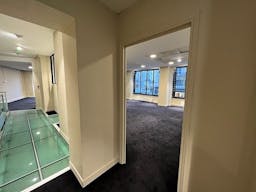 Corner Boutique - Prime Location - Place des Victoires - Ideal Pop-Up Store / FW Showroom - Image 6