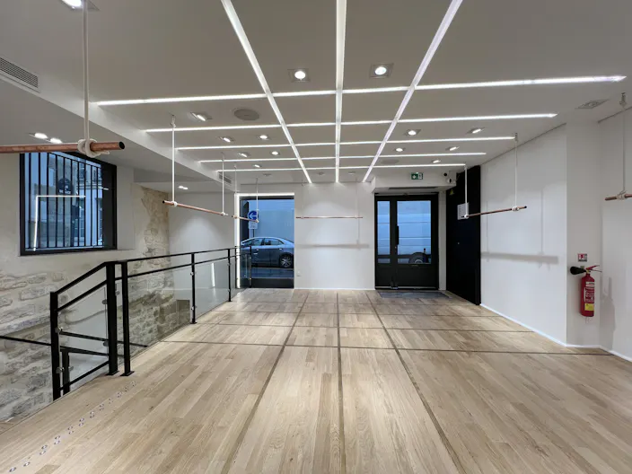 High end showroom space central Marais district - Image 1