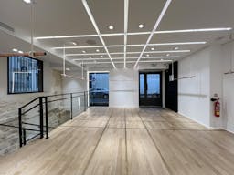 High end showroom space central Marais district - Image 1