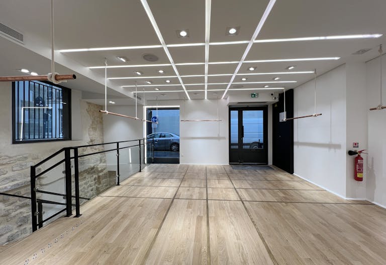 High end showroom space central Marais district - Image 1