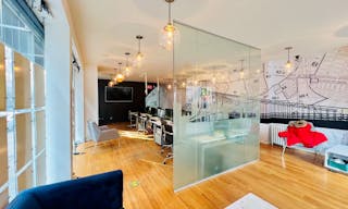 Prime Williamsburg Corner Retail Space | 100 ft Glass Frontage | High Foot Traffic - Image 5