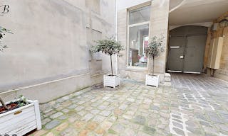 Central Paris Showroom next to Louis Vuitton HQ near Marais - Image 1