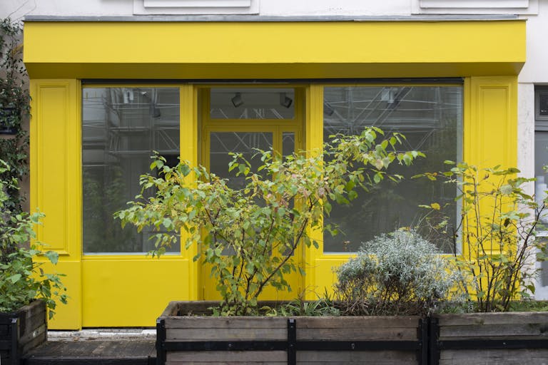 Pop-up gallery store in Paris, Belleville - Image 0