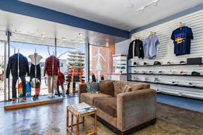 Large, high profile space next to Palisades Village - Image 0