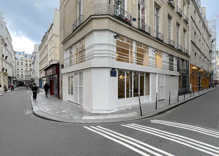 Espace commercial d’exception au cœur du Marais – 134,8 m2 - Image 1