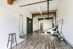 Urban DTLA Studio with Skyline View and Natural Light - Image 5