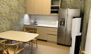 Beautifully Landscaped Backyard at Luxurious MedSpa - Design District - WiFi and Built-in Sound System - Image 3