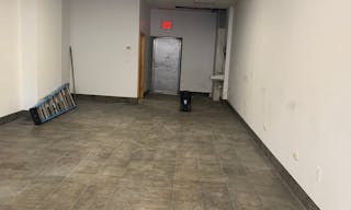 Store front for rent - Image 2