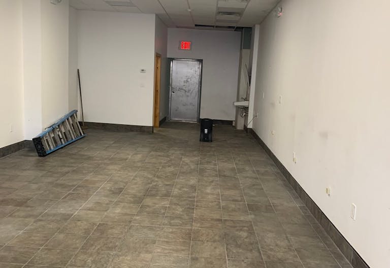 Store front for rent - Image 2