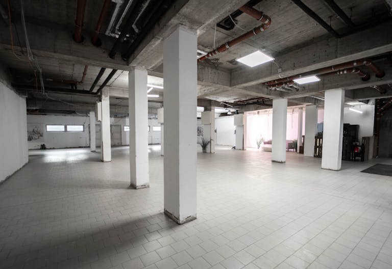 Spacious Showroom in the heart of Berlin - Image 3