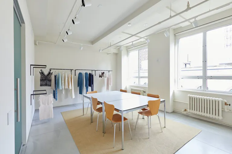 Modern Showroom directly opposite the Empire State Building - Image 2