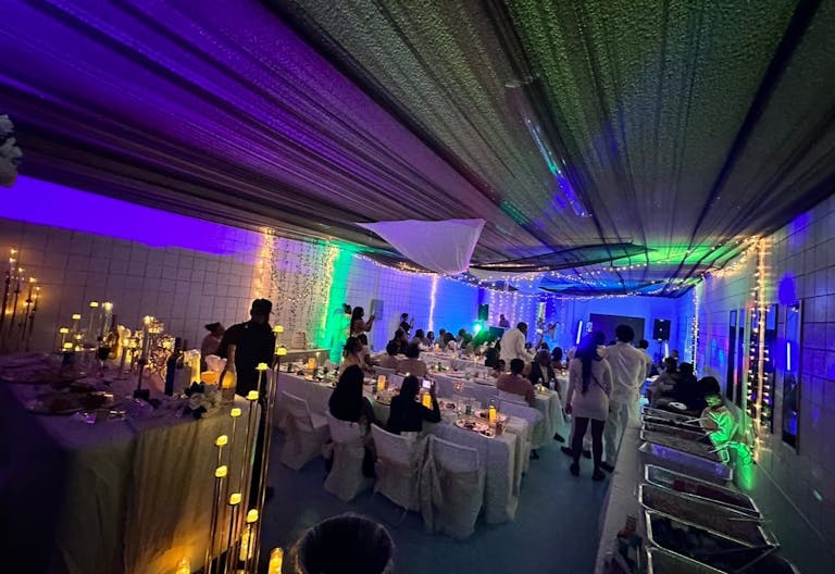 Vibrant Photo Studio in West Vegas - Image 1