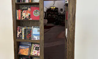 Contemporary Art Gallery with Living Room - Image 5