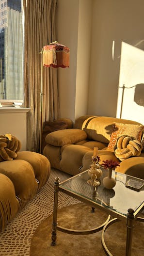 Bohemian meets Vintage apartment - Natural Light, Mantle & Brass Vintage Pieces - Image 2