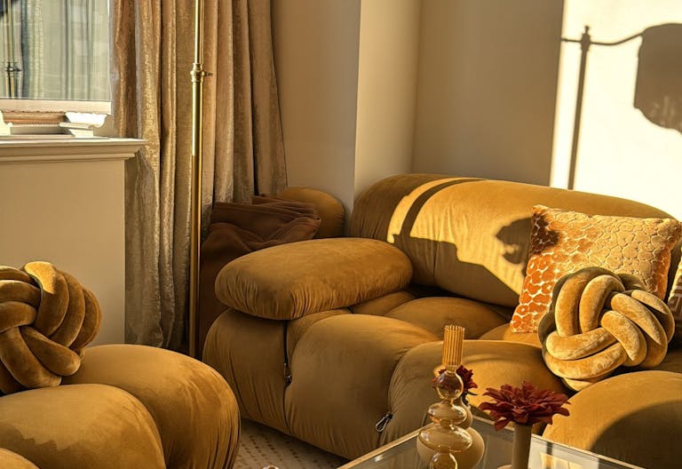 Bohemian meets Vintage apartment - Natural Light, Mantle & Brass Vintage Pieces - Image 2