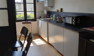 Bureau 11M2 dans une b�tisse de charme au coeur de Bordeaux, acc�s cuisine et jardin - Image 1