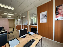 Décor/Lieu de tournage: Commissariat - Image 12