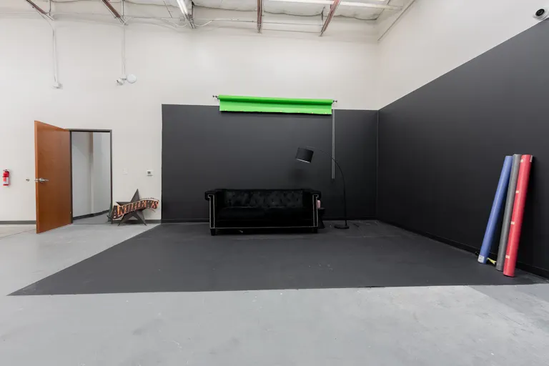 Production Studio with Cyc Wall for Cars and 3000+sqft Theme Background - Image 4