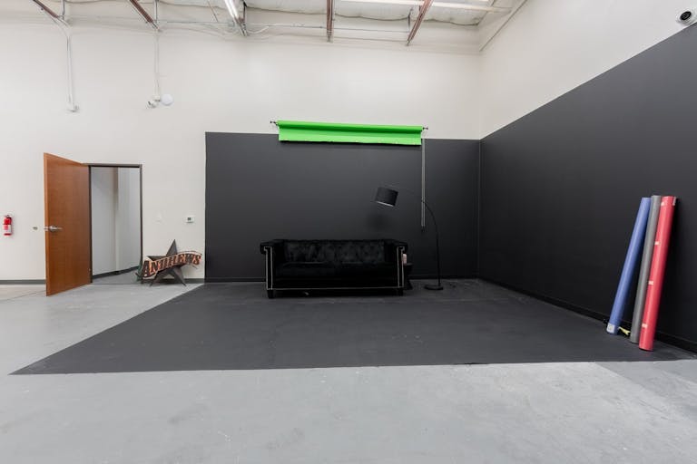 Production Studio with Cyc Wall for Cars and 3000+sqft Theme Background - Image 4