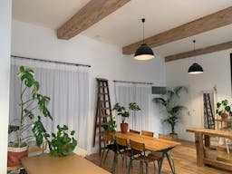 Atelier d'art esprit canut avec vitrine sur rue au coeur de la Croix-Rousse - Image 5